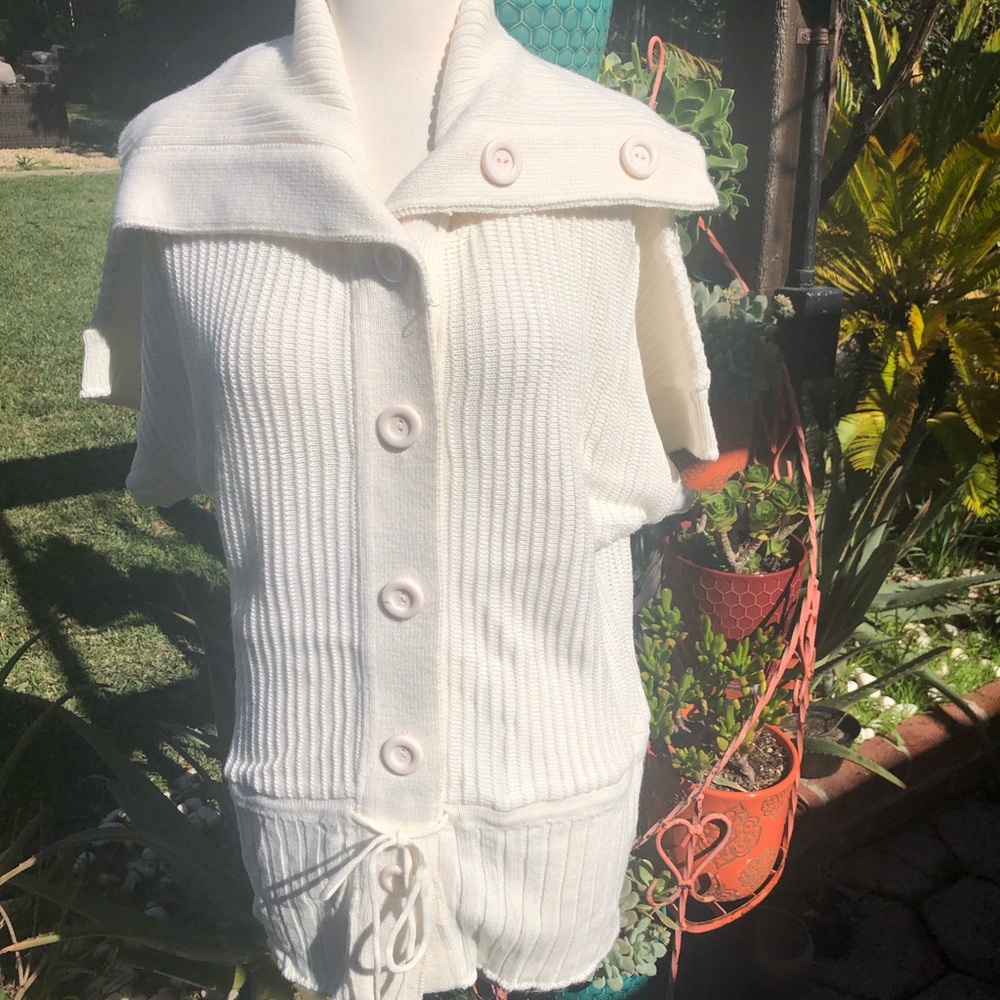 Short sleeve sweater